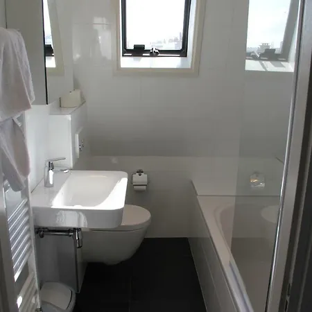 't Sonnehuys 2* האג