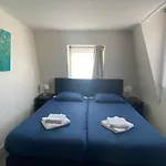't Sonnehuys 2* Гаага